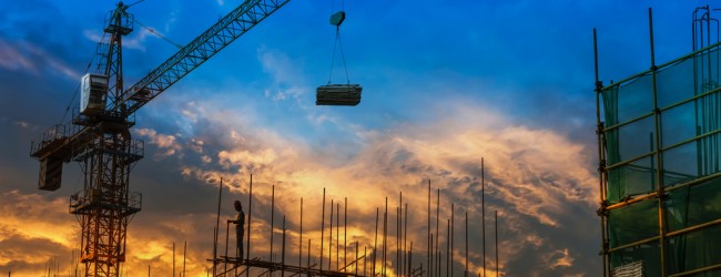 Sector de la construcción ve riesgo de éxodo de trabajadores a minería