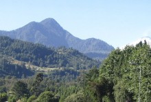 Vecinos de Coñaripe presentan recurso de protección por construcción en territorio sagrado