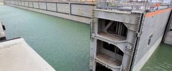 Itaipú proyecta construcción de esclusa sobre el río Paraná.
