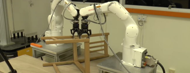 Científicos en Singapur desarrollan robot capaz de armar una silla sólo
