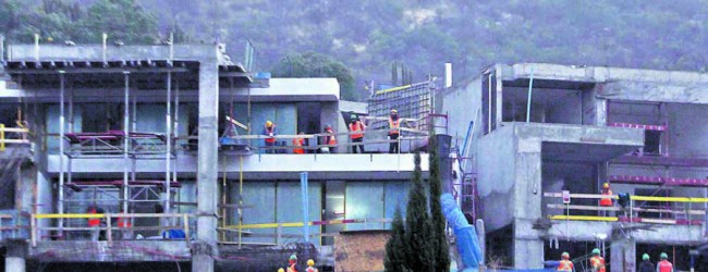 Municipio inicia invalidación de permisos a casas de 25 mil UF en La Dehesa