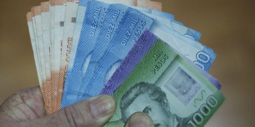 Salario mínimo: aprueban propuesta para aumentarlo a $300 mil en marzo de 2019