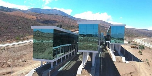 Evo inaugura millonaria sede de Unasur, un organismo en retirada