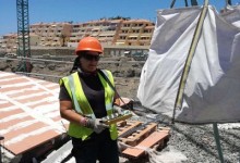 Las mujeres empiezan a pisar fuerte en el sector de la construcción: su presencia crece un 10% en un año