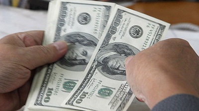 Dólar opera al alza este viernes tras decisión de la Fed de mantener la tasa de interés