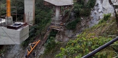 Se derrumbó un puente en construcción en Colombia y dejó al menos cinco muertos