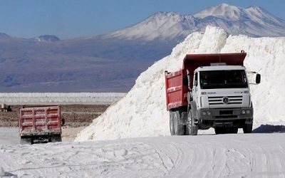 Argentina no se quiere quedar atrás en la «guerra del litio»  y desafía a Chile aumentando la inversión