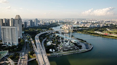 Singapur, París y Hong Kong empatan en ciudad más cara del mundo y Santiago es la cuarta más costosa de América Latina