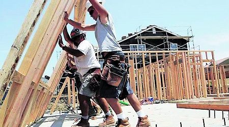 Inicio de construcción de viviendas en EEUU caen a mínimos de dos años
