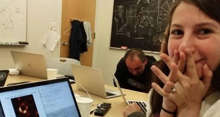 Katie Bouman: la científica que saltó a la fama tras idear algoritmo para ver un agujero negro