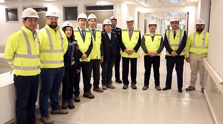 Embajador de España en Chile visita obras del nuevo Hospital Dr. Gustavo Fricke