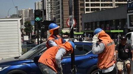 Minvu avanza en la reparación de semáforos dañados en cinco comunas de la Región Metropolitana