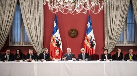 Piñera analizó con gabinete situación del país y reforzó llamado a la paz en medio de debate constitucional