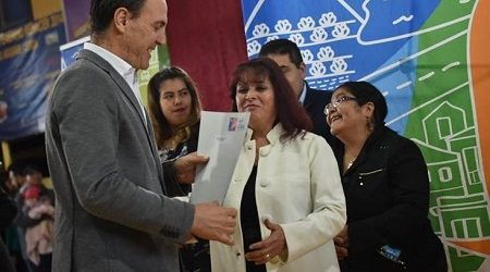Ministro Monckeberg entregó 400 subsidios para concretar innovador proyecto de viviendas sociales en Osorno