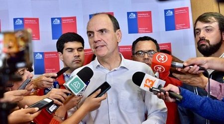 Ministro Monckeberg afirma que catastro de viviendas afectadas en Valparaíso estará concluido este sábado