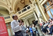 Ministro Monckeberg entrega 1.200 subsidios para adquirir vivienda a familias de la Región Metropolitana