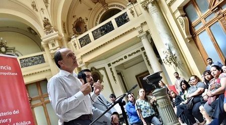Ministro Monckeberg entrega 1.200 subsidios para adquirir vivienda a familias de la Región Metropolitana
