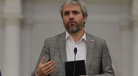 Ministro Blumel insiste en que decretar cuarentena total «en este momento no sería el mecanismo más efectivo»