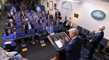 Trump anuncia que suspenderá entrega de fondos a la OMS mientras investiga su reacción ante el coronavirus