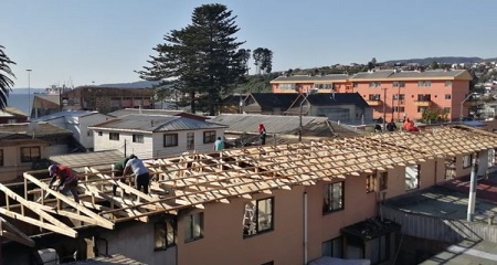 Solidaridad en tiempos de tragedia: la reconstrucción récord de las viviendas incendiadas en Penco