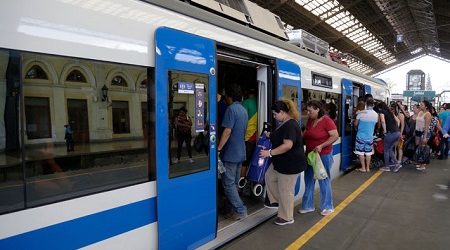 Presidente anuncia «luz verde» para la construcción de tren entre Santiago-Batuco