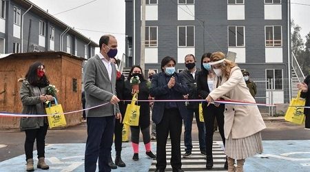 Bajo estrictas medidas sanitarias, Minvu entrega más de 100 viviendas que marcan el cierre de campamento en Maipú