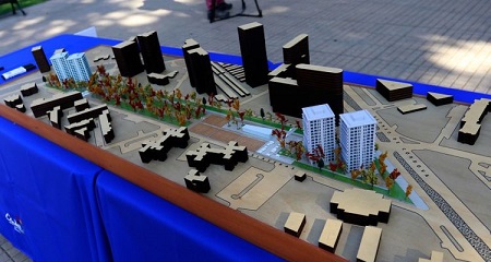 Lavín presentó nuevo proyecto de viviendas sociales en Las Condes: ya hay vecinos opositores