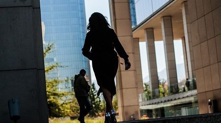 Gobierno ingresa proyecto para facilitar emisión de deuda de grandes empresas, ampliar inversiones para AFP y flexibilizar requisitos en aseguradoras