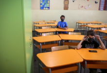 Con mascarilla y recreos por turnos: el cauteloso regreso a clases de los países europeos