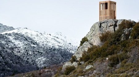 ORMA ARCHITETTURA CONSTRUYE TRES OBSERVATORIOS DE CIERVOS EN LA ISLA DE CÓRCEGA
