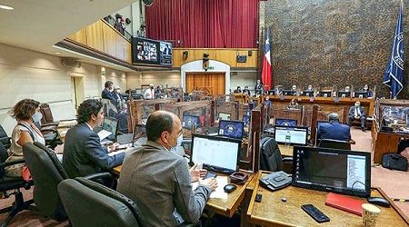Mayoría del Panel UC estima que el Gobierno validó el uso de ahorros previsionales para emergencias