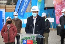 Ministro Felipe Ward junto a familias del ex campamento Juan Pablo II visitan casa piloto de su futuro proyecto habitacional en Lo Barnechea
