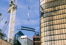 ¿Cómo la tecnología ayuda a reducir los costos en la construcción?