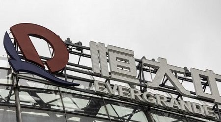Evergrande sube un 15% en la bolsa tras vender parte de un banco a una empresa estatal