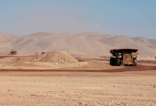 Antofagasta Minerals promueve estudio para convertir flota de camiones a energía eléctrica