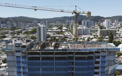 Empeoran perspectivas para la inversión en construcción ante fuerte alza en costos de materiales y menor demanda por viviendas