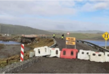 Vecinos advierten derrumbe de viaducto clausurado en Chonchi y exigen construcción de puente mecano