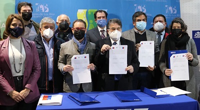MOP firma inédito convenio para desarrollar 43 obras de borde fluvial y lacustre en Los Ríos por más de 77 mil millones de pesos