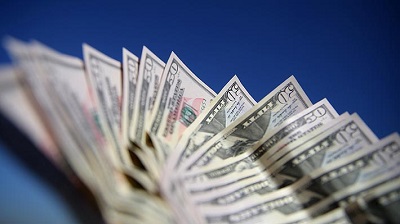 Inicia la intervención del Banco Central: Dólar se desploma y cae de los $945 apoyado por alza del cobre
