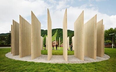 ENORMES PANELES DE CLT FORMAN UNA INSTALACIÓN DE ARTE PÚBLICO EN ESTADOS UNIDOS