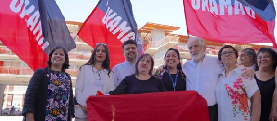 Gobierno entrega escrituras a 424 familias de emblemático proyecto Barrio Maestranza Ukamau