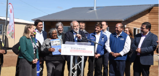 Gobierno entrega en La Araucanía la primera vivienda definitiva para familia afectada por los incendios forestales