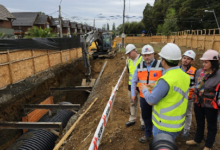 Junto a autoridades regionales, inspeccionó las obras de la etapa 3 del colector de aguas lluvias San Martín en Temuco y visitó la renovación de un liceo en la comuna de Lautaro.