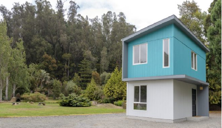 De madera es la primera vivienda industrializada entregada por el Minvu