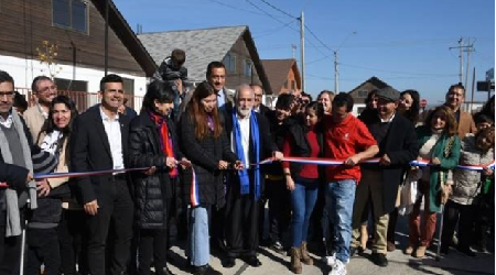Ministro Montes entrega viviendas de integración social en Casablanca que fueron construidas con tecnología industrializada