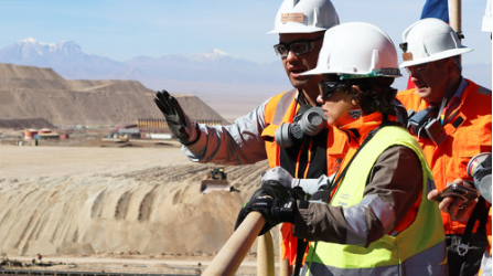 Ministra de Medio Ambiente conoce proyectos de desarrollo sustentable de Codelco en el Distrito Norte