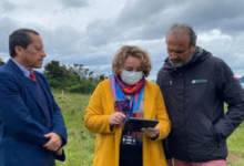 El alcalde de Quinchao y autoridades regionales visitan terreno para construcción del Hospital de Achao