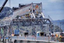 Instalan último pilote de nuevo Puente Ferroviario Bío Bío: trabajo seguirá con las vigas metálicas