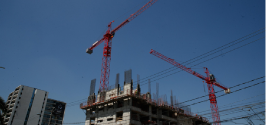 Construcción completa dos años y medio con retrocesos y pierde 5.300 puestos de trabajo