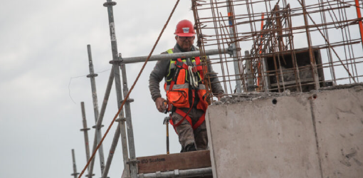 Bajar las tasas de créditos: la medida que vendría a dinamizar la construcción en Chile según la CChC